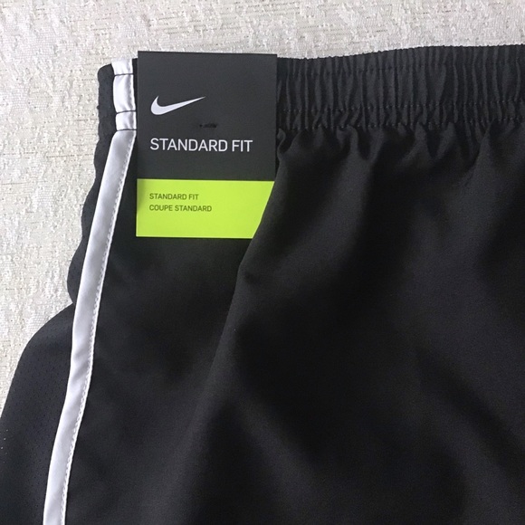 Nike Medium Shorts Standard Fit Black Nad White NWT - Picture 4 of 11